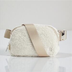 LULULEMON Everywhere Fleece Belt Bag 1L Ivory Everyday Travel Lifestyle Sporty